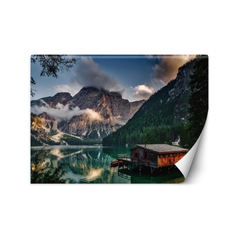 Piękne fototapety - Domek nad górskim jeziorem | FEEBY