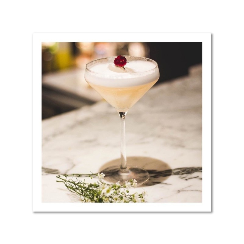 Leinwandbild - Getränk mit einer Kirsche | Feeby