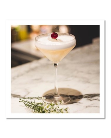 Leinwandbild - Getränk mit einer Kirsche | Feeby