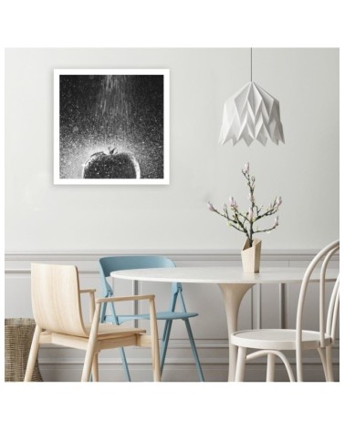 Leinwandbild - Tomate in einem Rinnsal von Wasser | Feeby