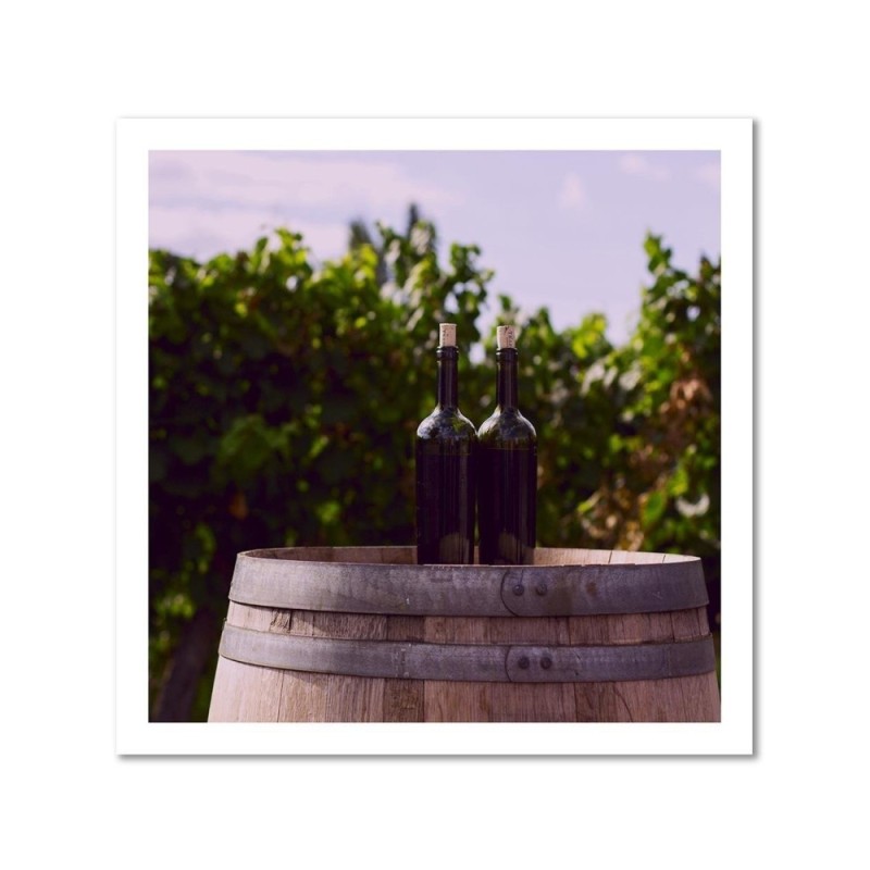 Bild auf Leinwand - Weinflaschen und ein Holzfass | Feeby