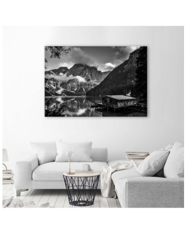 Leinwandbild - Hütte an einem Bergsee - schwarz und weiß | Feeby