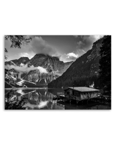 Leinwandbild - Hütte an einem Bergsee - schwarz und weiß | Feeby