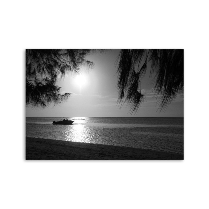 Leinwandbild - Motorboot am Meeresufer | Feeby