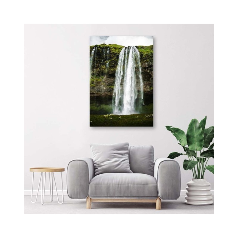 Leinwanddruck - Wasserfall in den grünen Bergen | Feeby