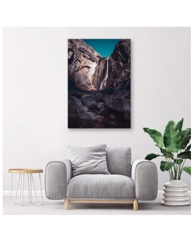 Leinwandbild modern - Wasserfall zwischen hohen Felsen | Feeby