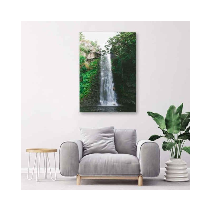 Leinwandbild - Mann springt von einem Wasserfall | Feeby