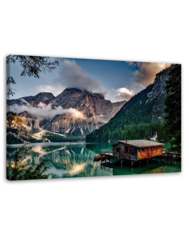 Leinwandbild - Hütte an einem See in den Bergen | Feeby