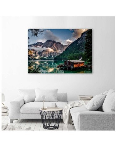 Leinwandbild - Hütte an einem See in den Bergen | Feeby