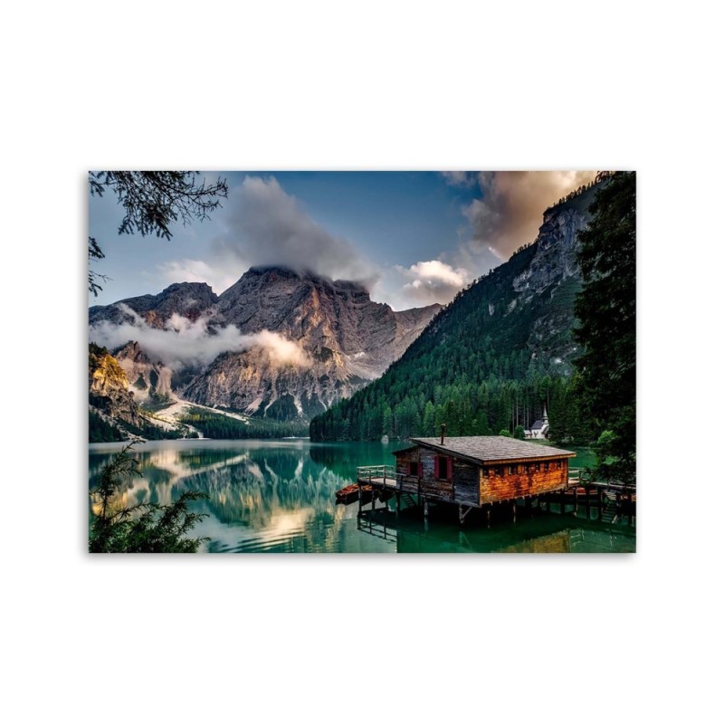 Leinwandbild - Hütte an einem See in den Bergen | Feeby