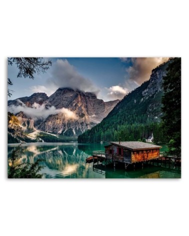 Leinwandbild - Hütte an einem See in den Bergen | Feeby