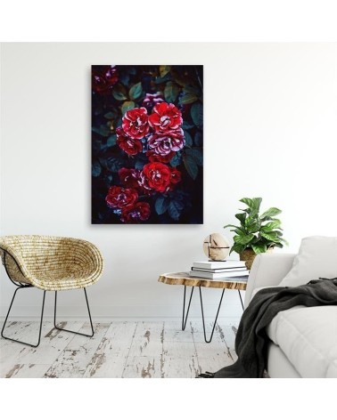 Bild - Rote Blumen auf einem Hintergrund aus Blättern | Feeby