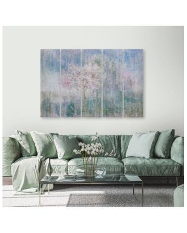 Bild - Ein blühender Baum in der Wiese alt und schmutzig | Feeby