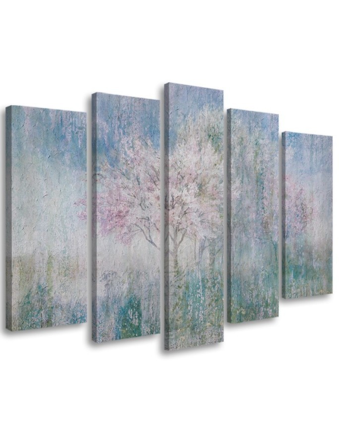 Bild - Ein blühender Baum in der Wiese alt und schmutzig | Feeby