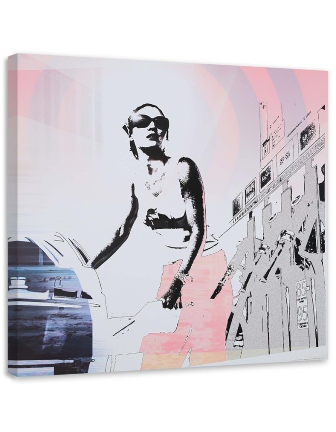Leinwandbild modern - Frau an einer Tankstelle | Feeby
