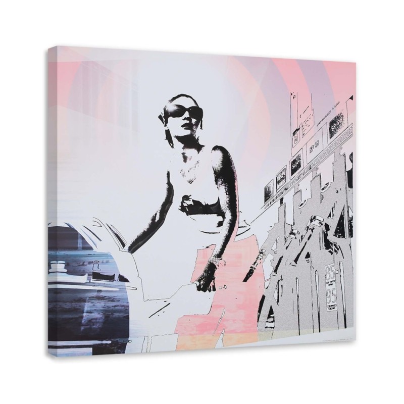 Leinwandbild modern - Frau an einer Tankstelle | Feeby