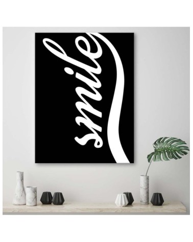 Leinwandbild - Lächeln auf schwarzem Hintergrund | Feeby