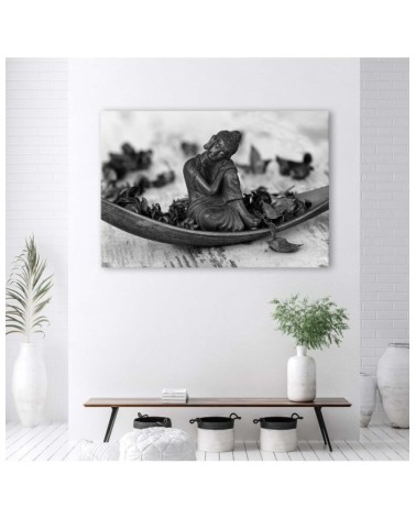 Leinwandbild - Buddha und Blütenblätter - schwarz und weiß | Feeby