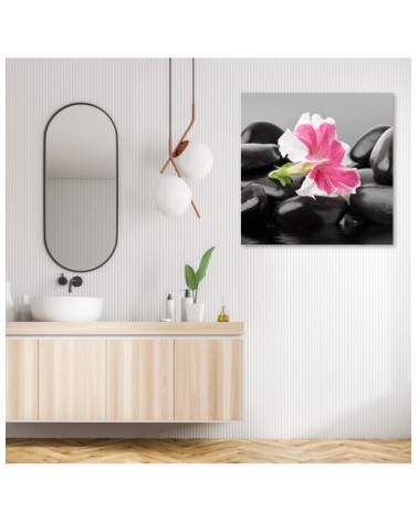 Leinwandbild - Rosa Blume auf Zen Stones | Feeby