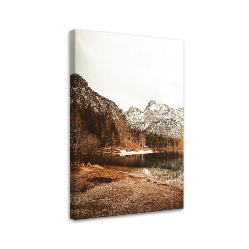 Leinwandbild - Verschneite Berge am See | Feeby