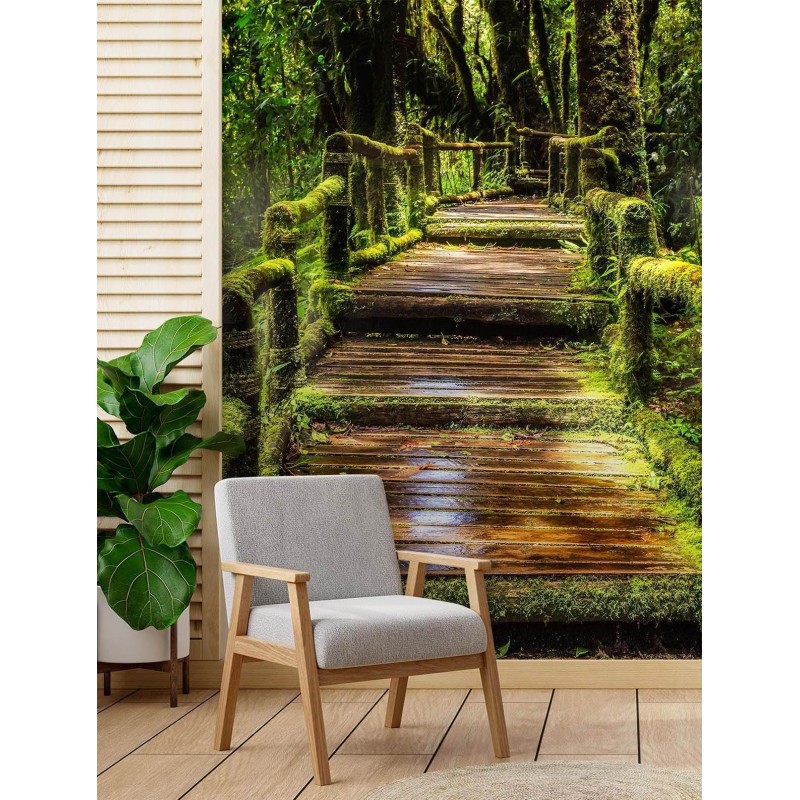 Fototapete - Brücke in einem grünen Wald | Feeby