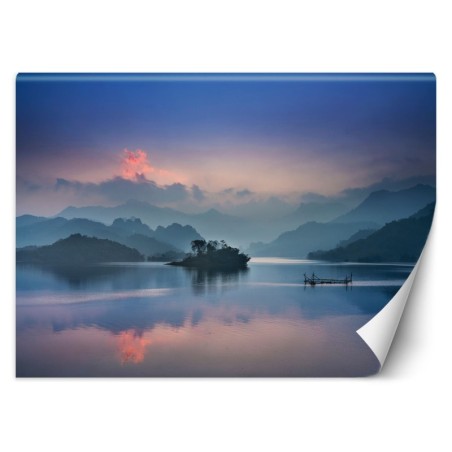 Fototapete - Blick auf den See und die Berge im Nebel | Feeby